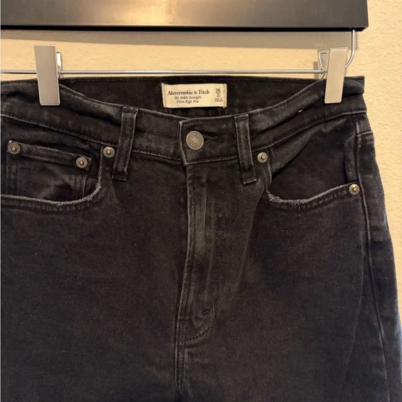 Abercrombie & Fitch women’s Washed Black Straight leg Jeans - Picture 5 of 6